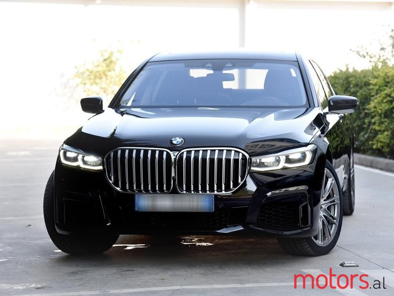2017' BMW 750 photo #2