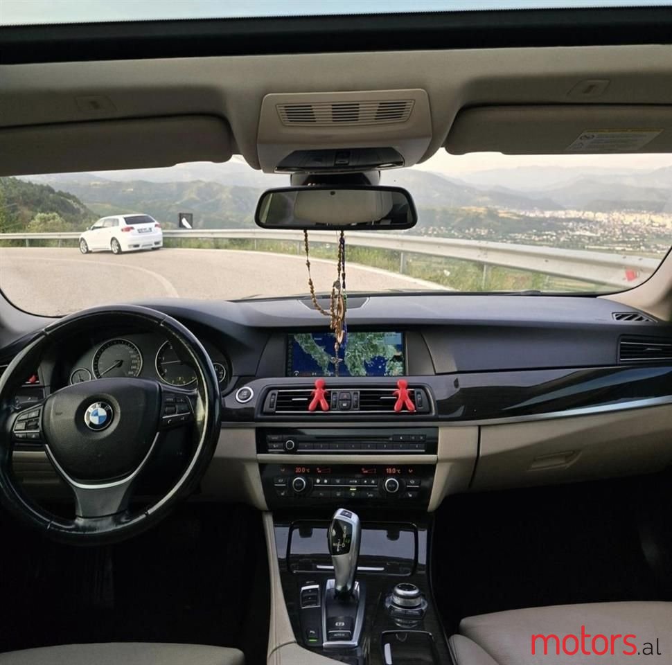 2011' BMW 530 photo #4