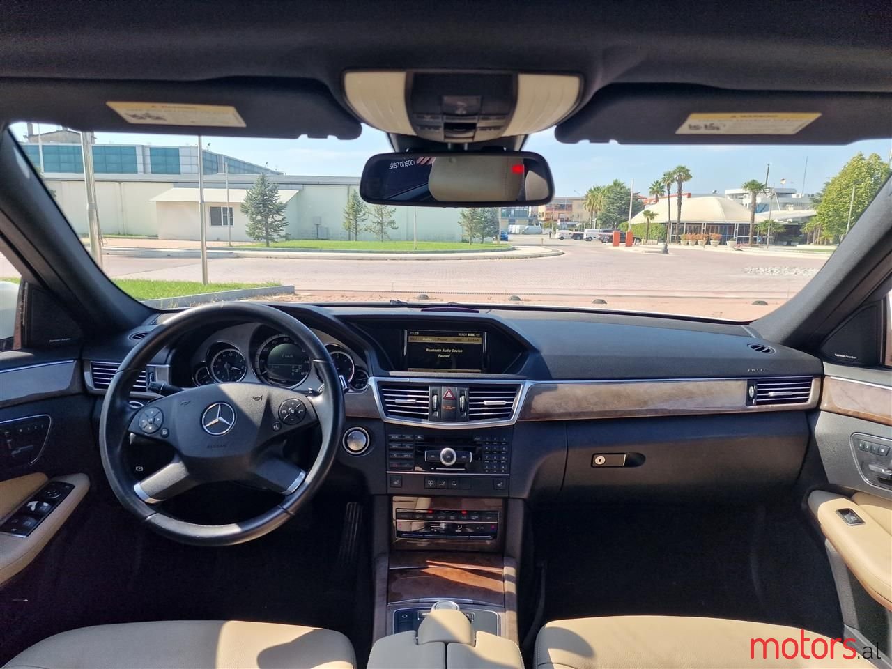 2011' Mercedes-Benz E 350 photo #6