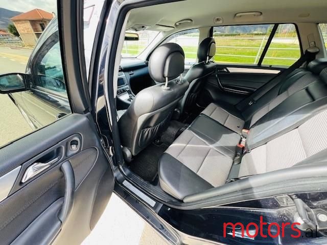 2004' Mercedes-Benz C 220 photo #2