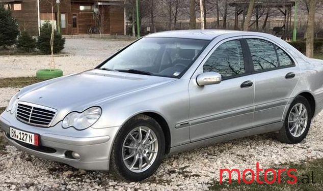2004' Mercedes-Benz C 220 photo #1
