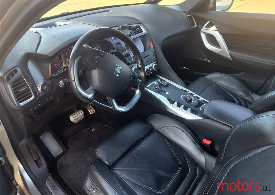 2012' Citroen DS5 photo #3