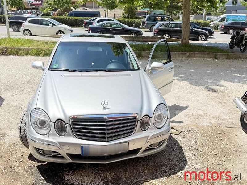 2007' Mercedes-Benz E 220 photo #3