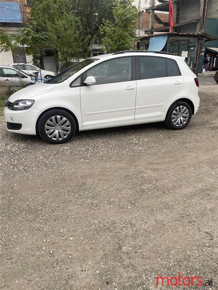 2010' Volkswagen Golf Plus photo #4