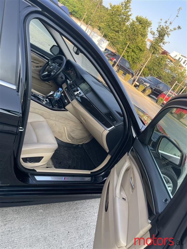 2011' BMW 528 photo #3