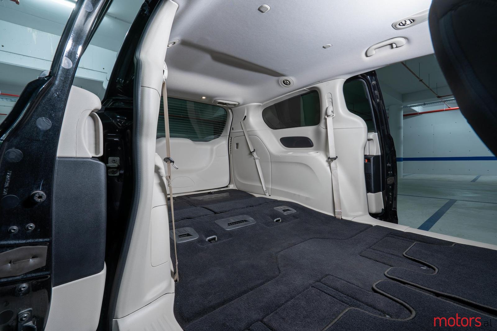 2022' Chrysler Voyager LX photo #5