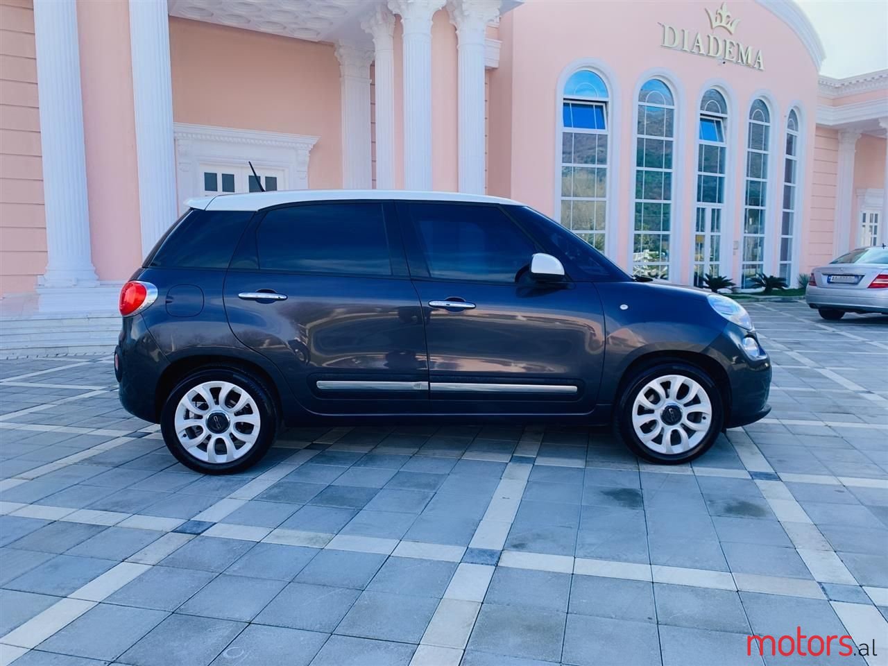 2013' Fiat 500L photo #1