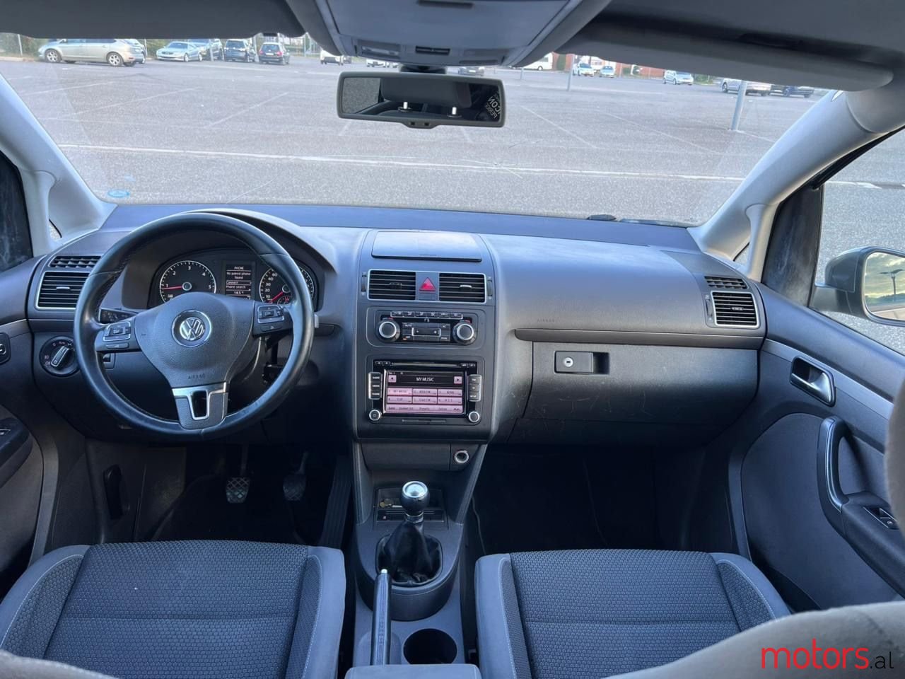 2011' Volkswagen Touran photo #4