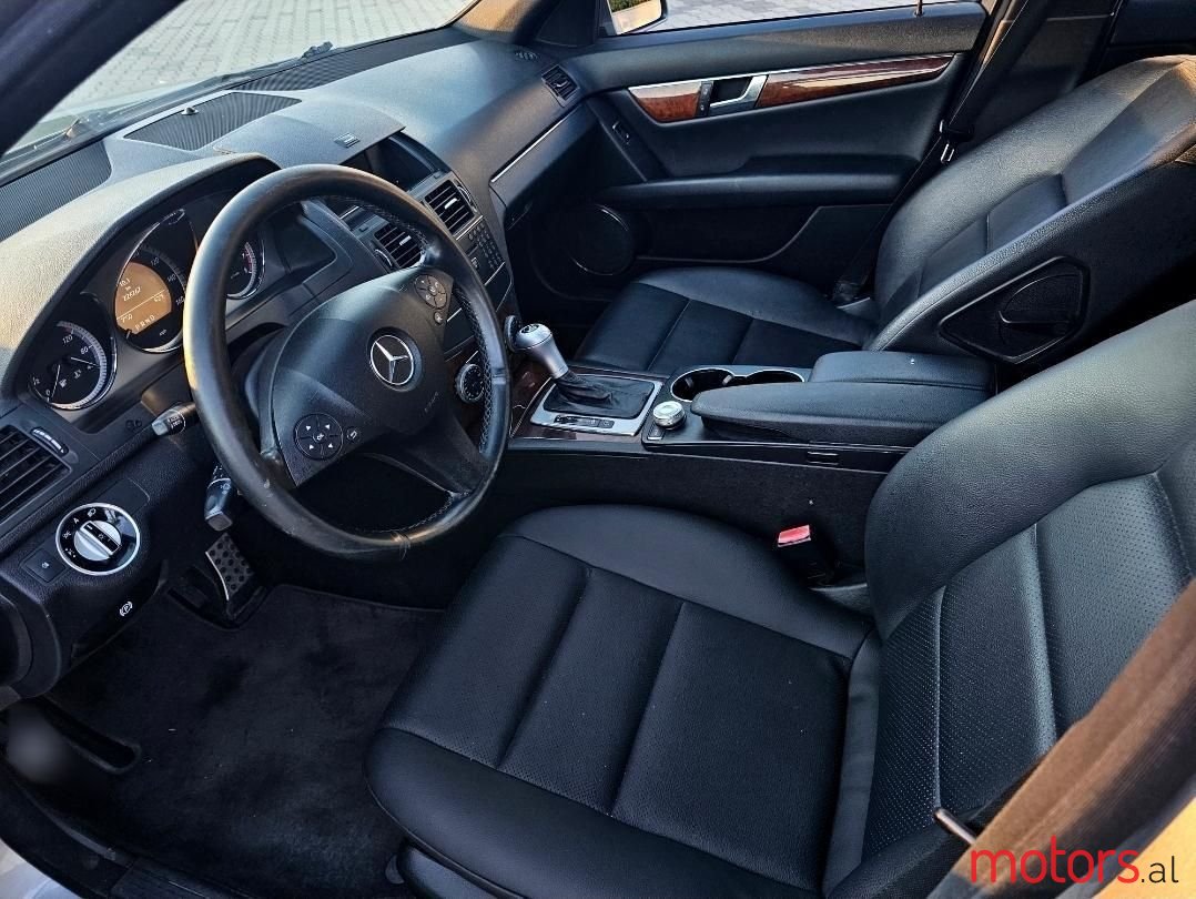 2011' Mercedes-Benz C 300 photo #3