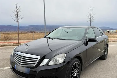 2010' Mercedes-Benz E 220