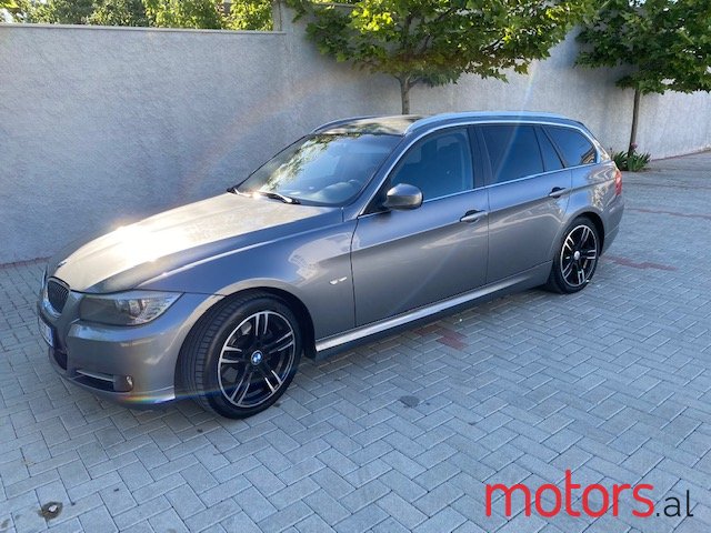 2011' BMW 318 photo #1