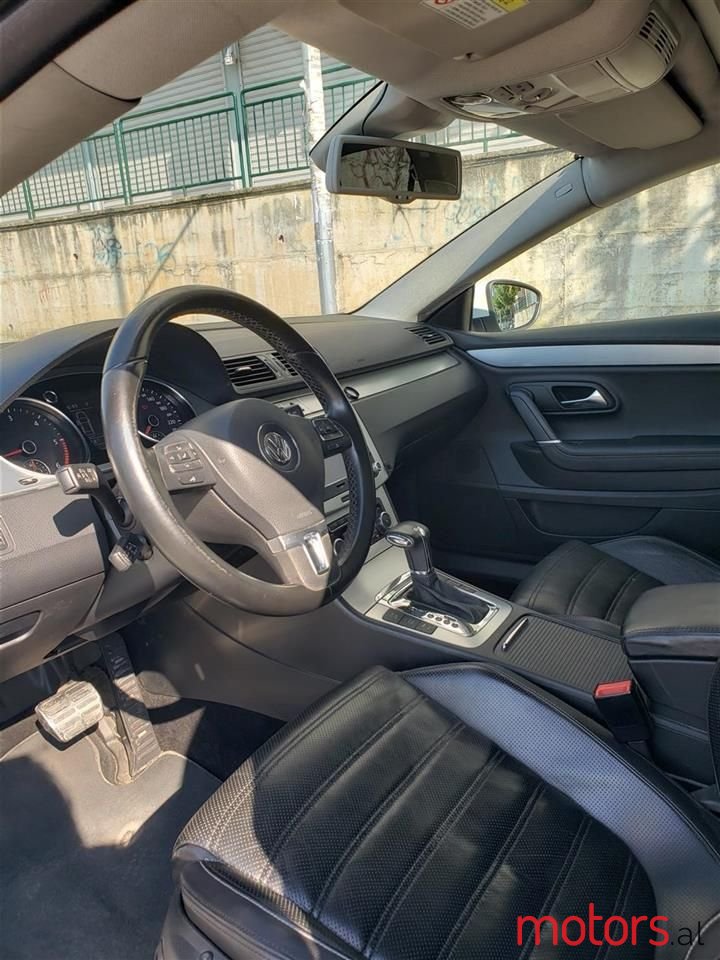 2011' Volkswagen Passat photo #3