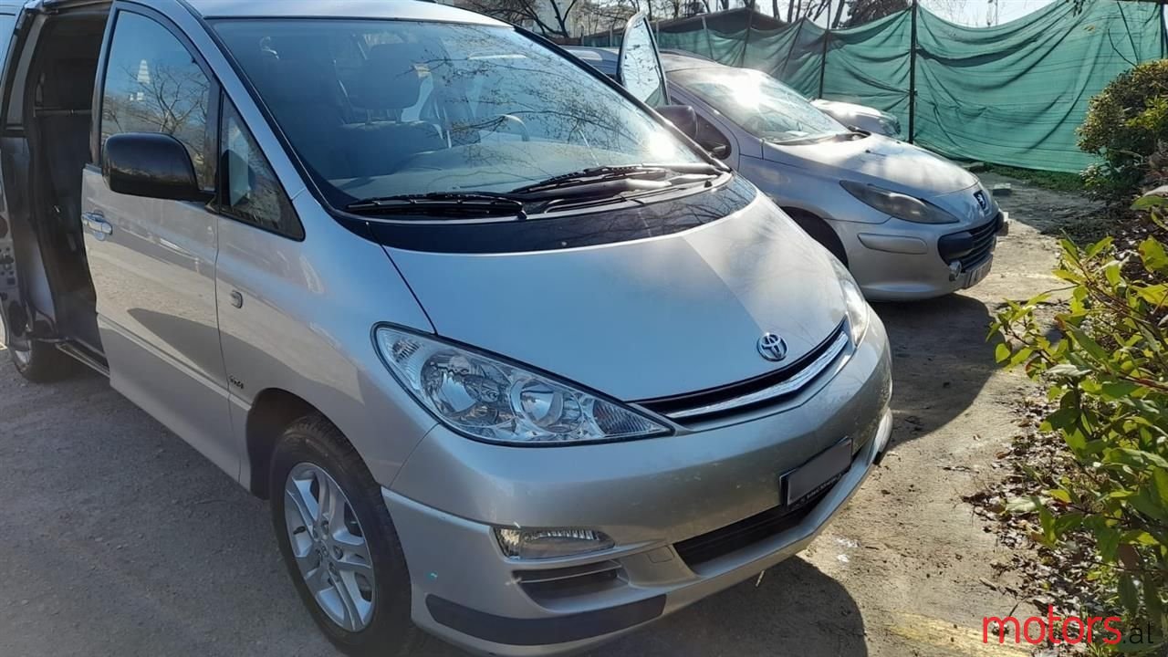 2004' Toyota Previa photo #2