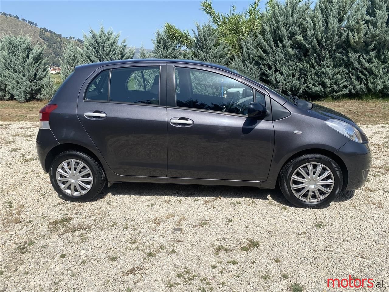 2010' Toyota Yaris photo #1