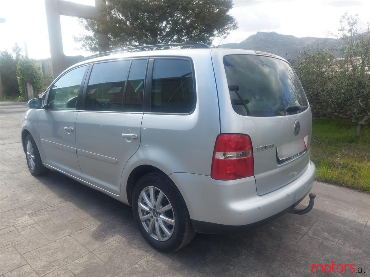 2004' Volkswagen Touran photo #2