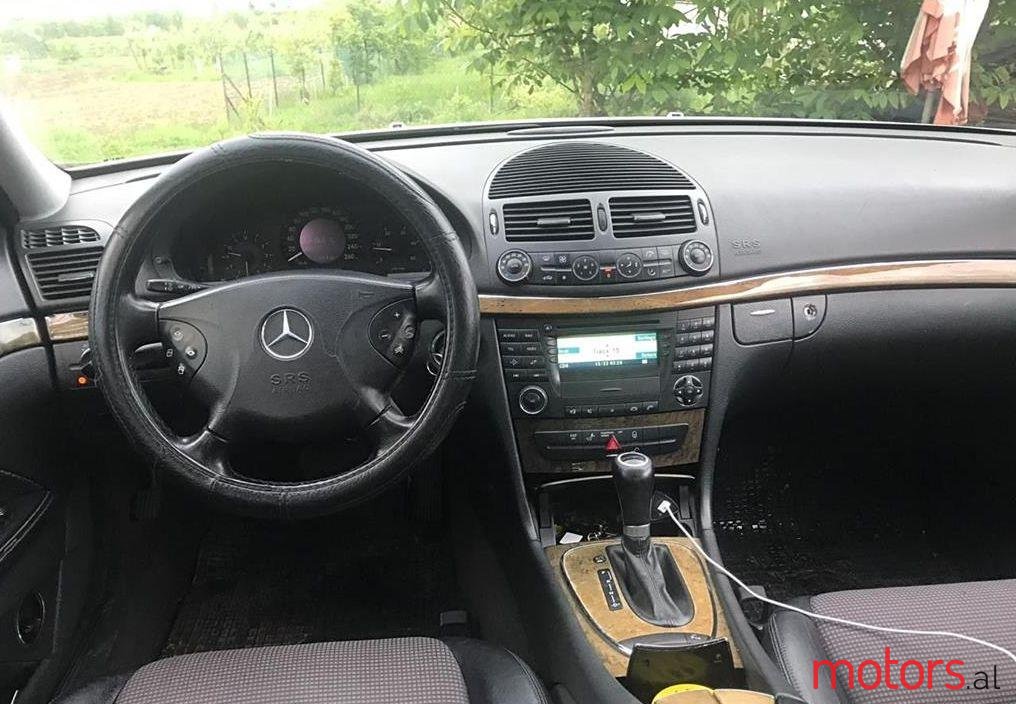 2003' Mercedes-Benz E 220 photo #1