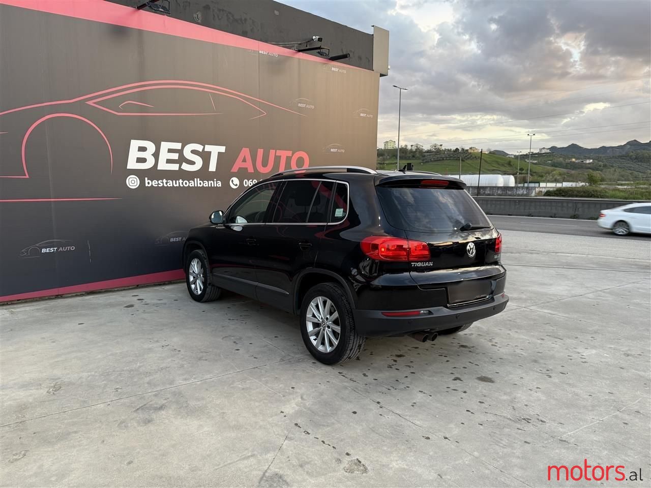 2015' Volkswagen Tiguan photo #5