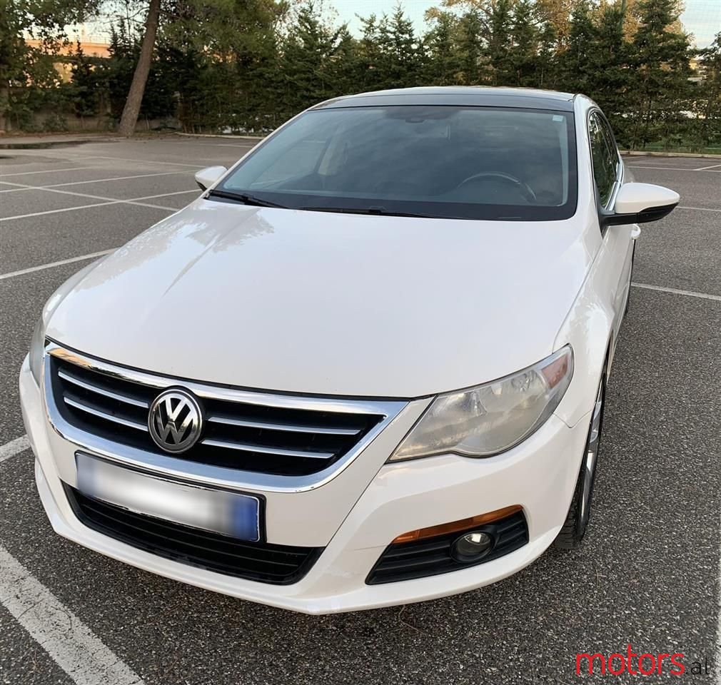 2009' Volkswagen Passat photo #2