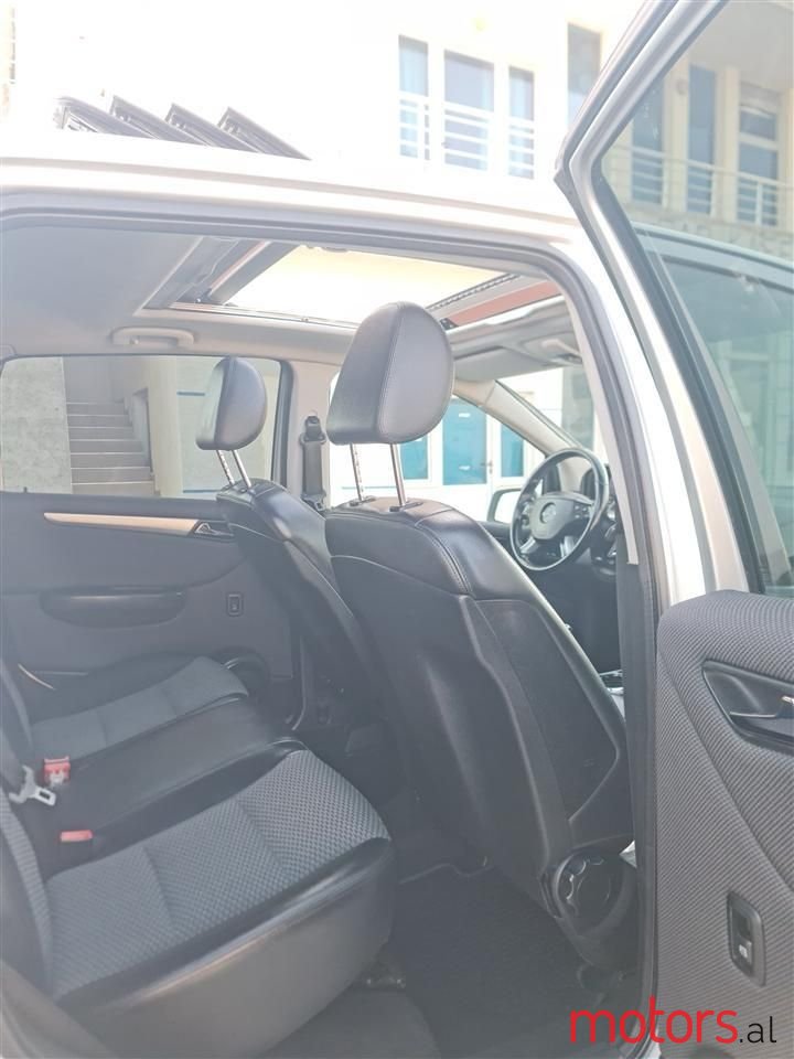 2009' Mercedes-Benz B 180 photo #6