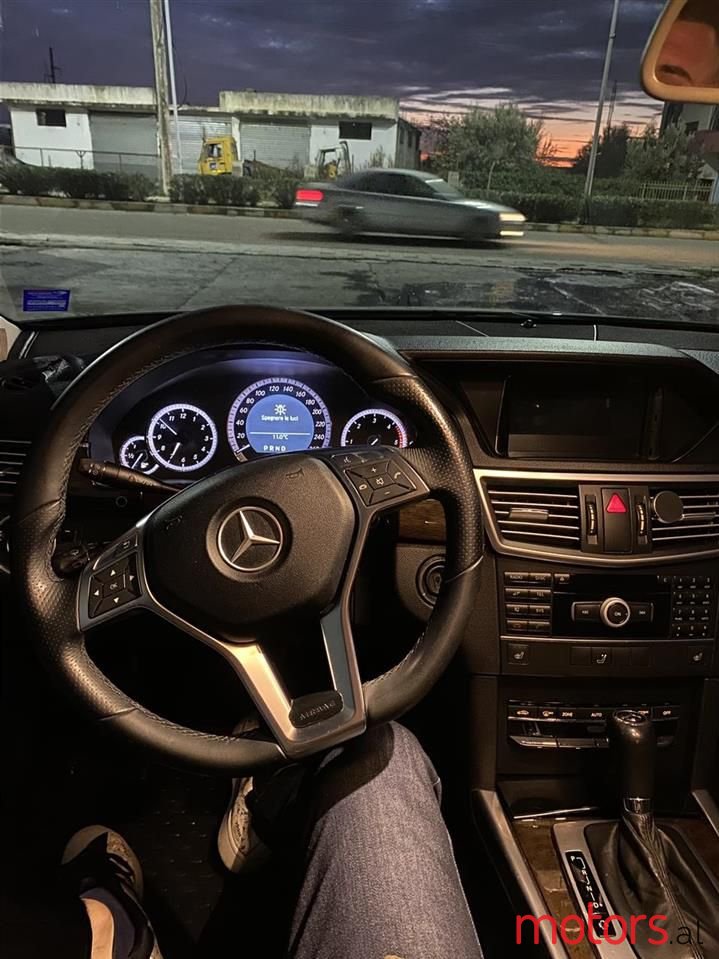 2011' Mercedes-Benz E 220 photo #4