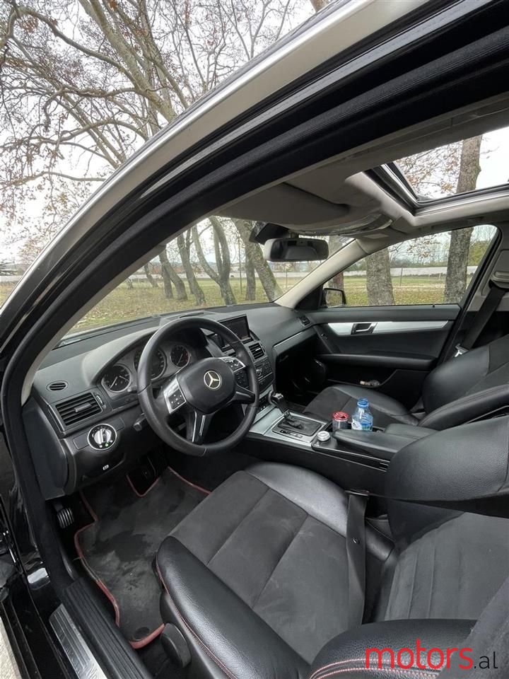 2009' Mercedes-Benz 320 photo #1