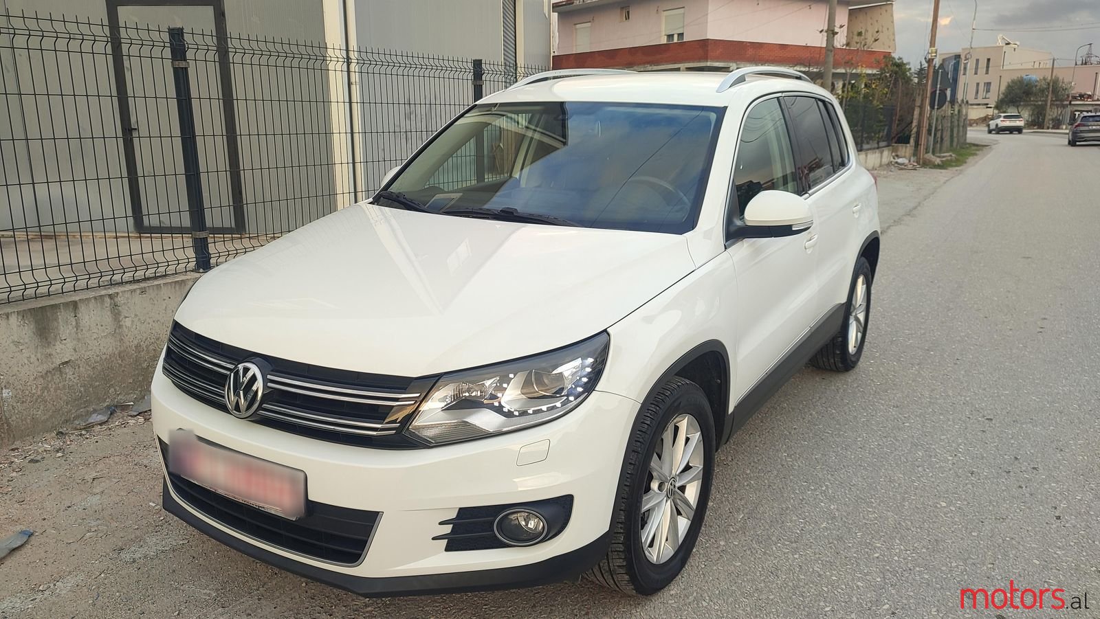 2015' Volkswagen Tiguan photo #1