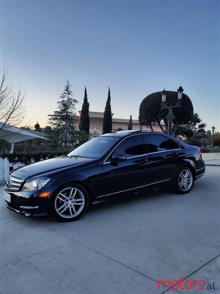 2012' Mercedes-Benz C 300 photo #1