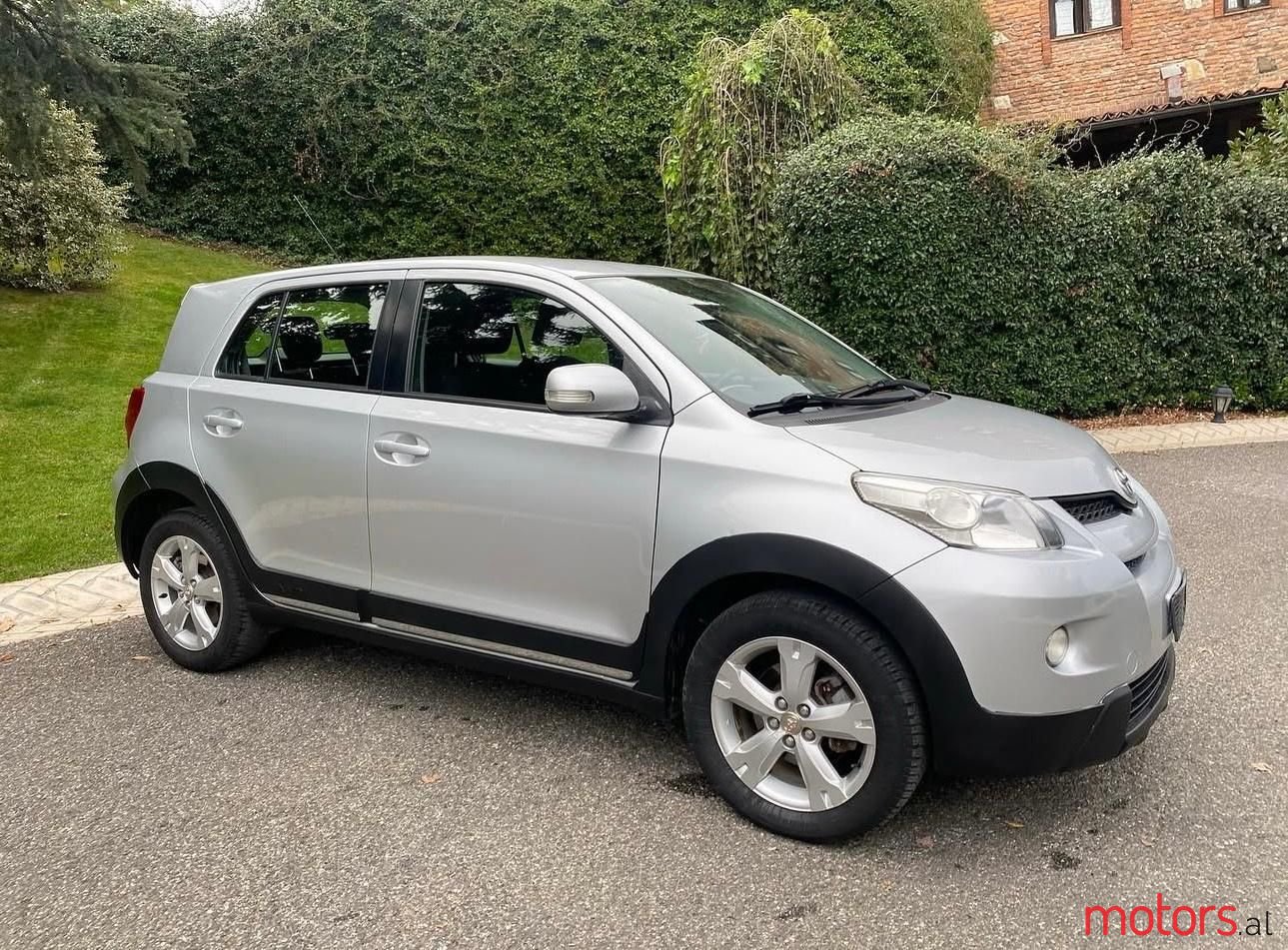 2010' Toyota Urban Cruiser photo #4