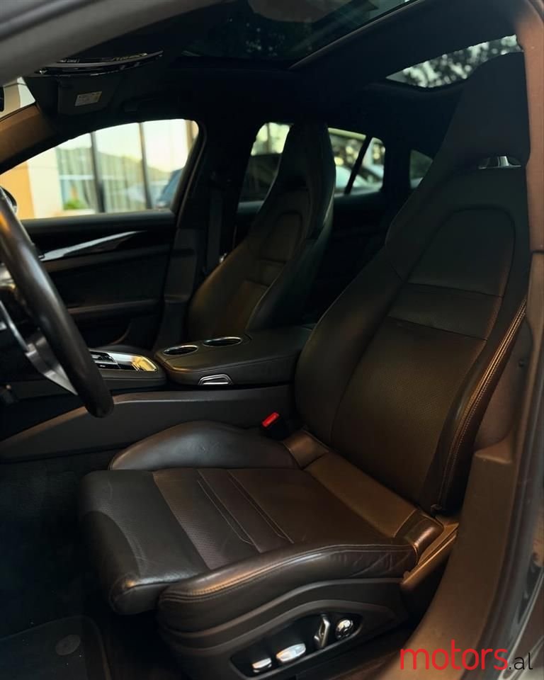 2017' Porsche Panamera photo #6