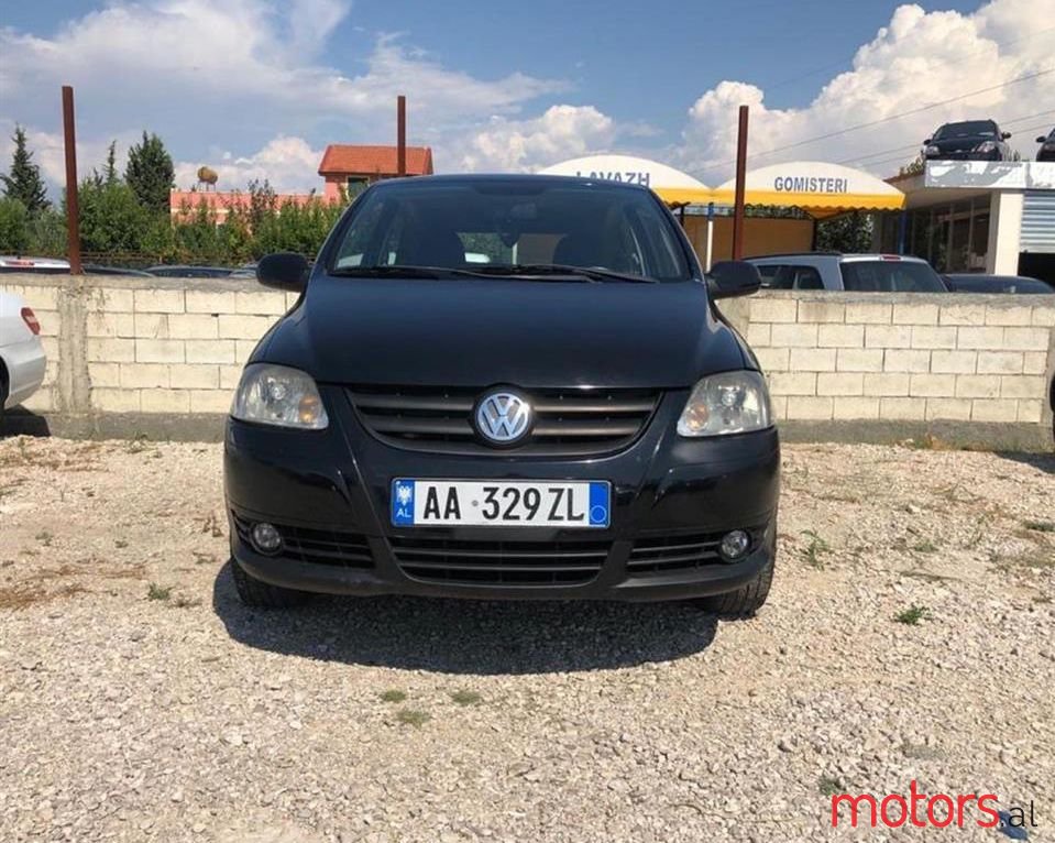 2005' Volkswagen Fox photo #3
