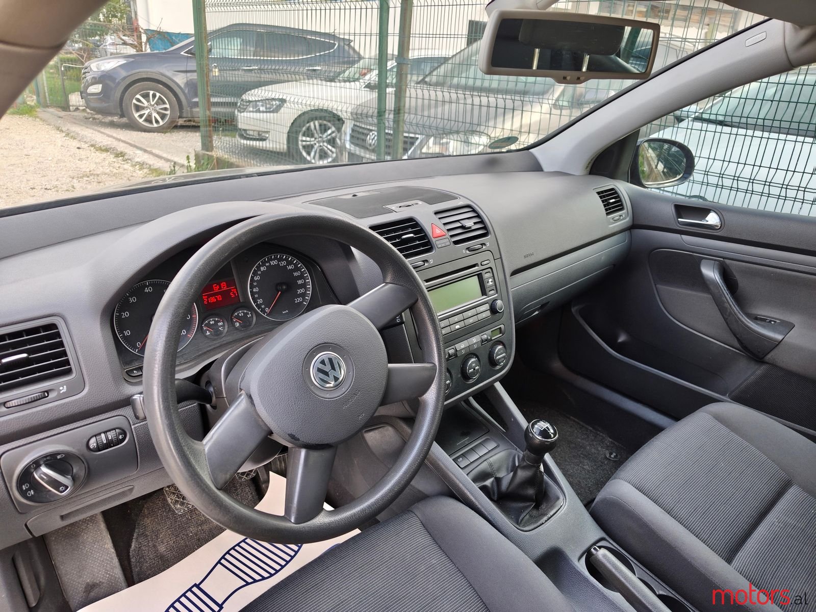 2004' Volkswagen Golf photo #3