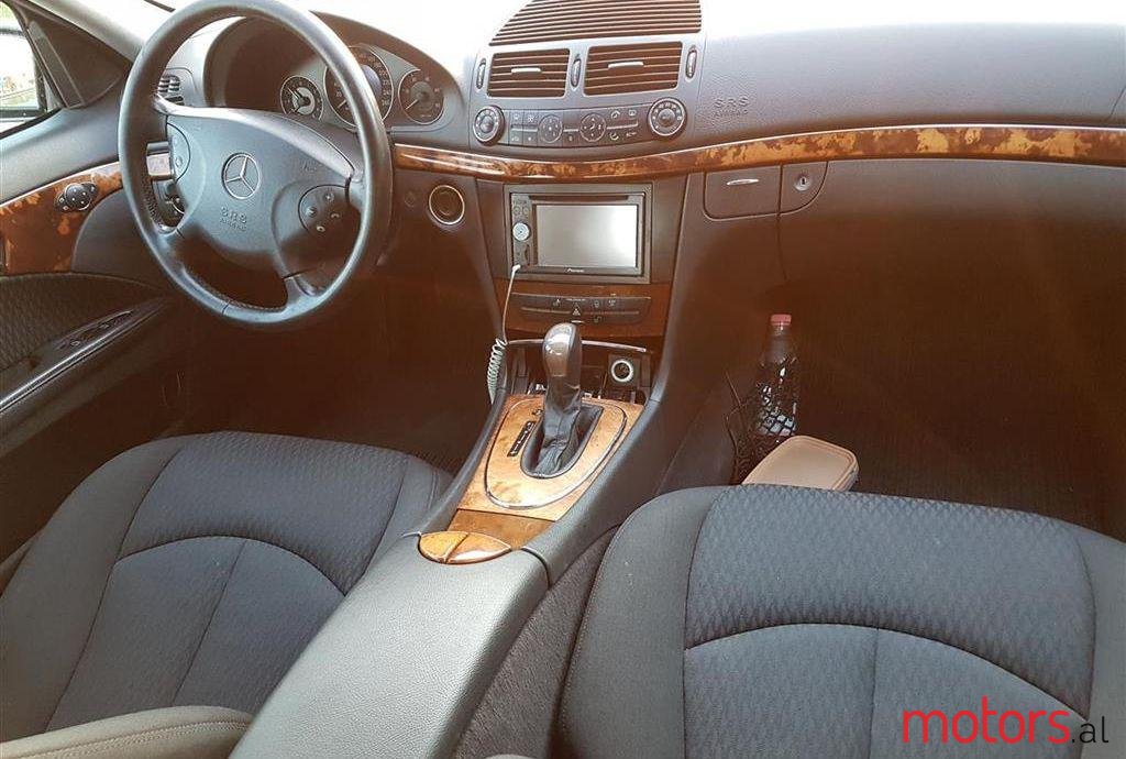 2005' Mercedes-Benz E 220 photo #2
