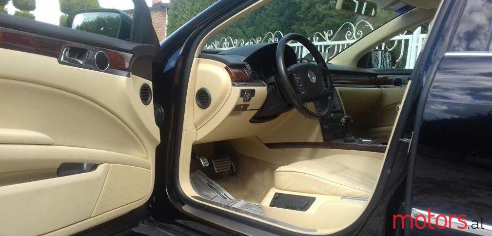 2009' Volkswagen Phaeton photo #1