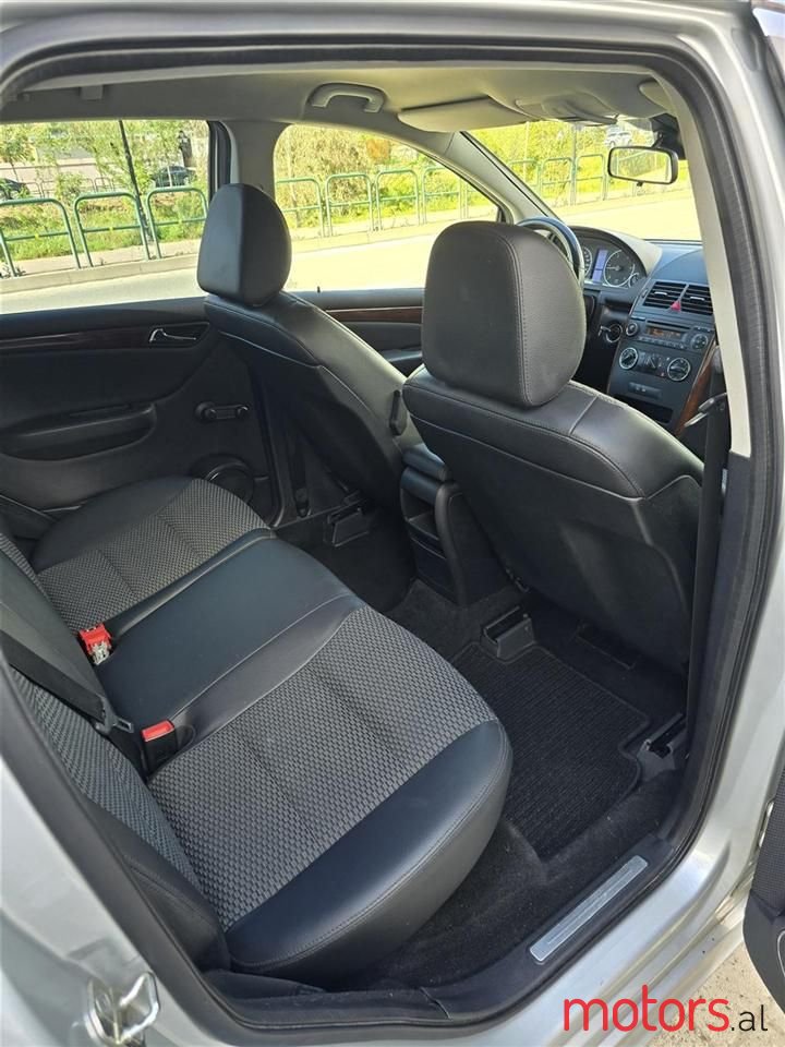 2009' Mercedes-Benz A 200 photo #3