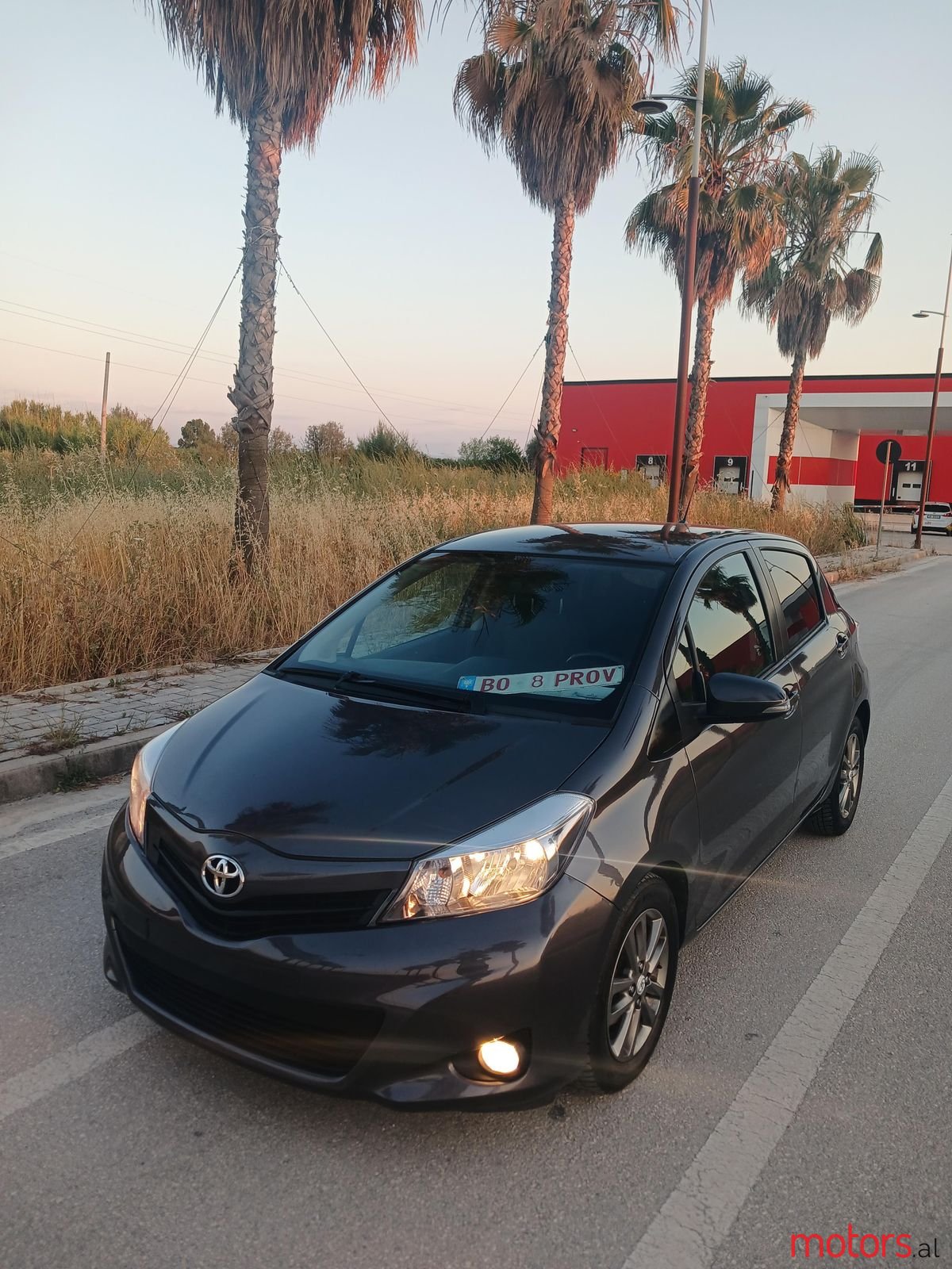 2014' Toyota Yaris photo #3