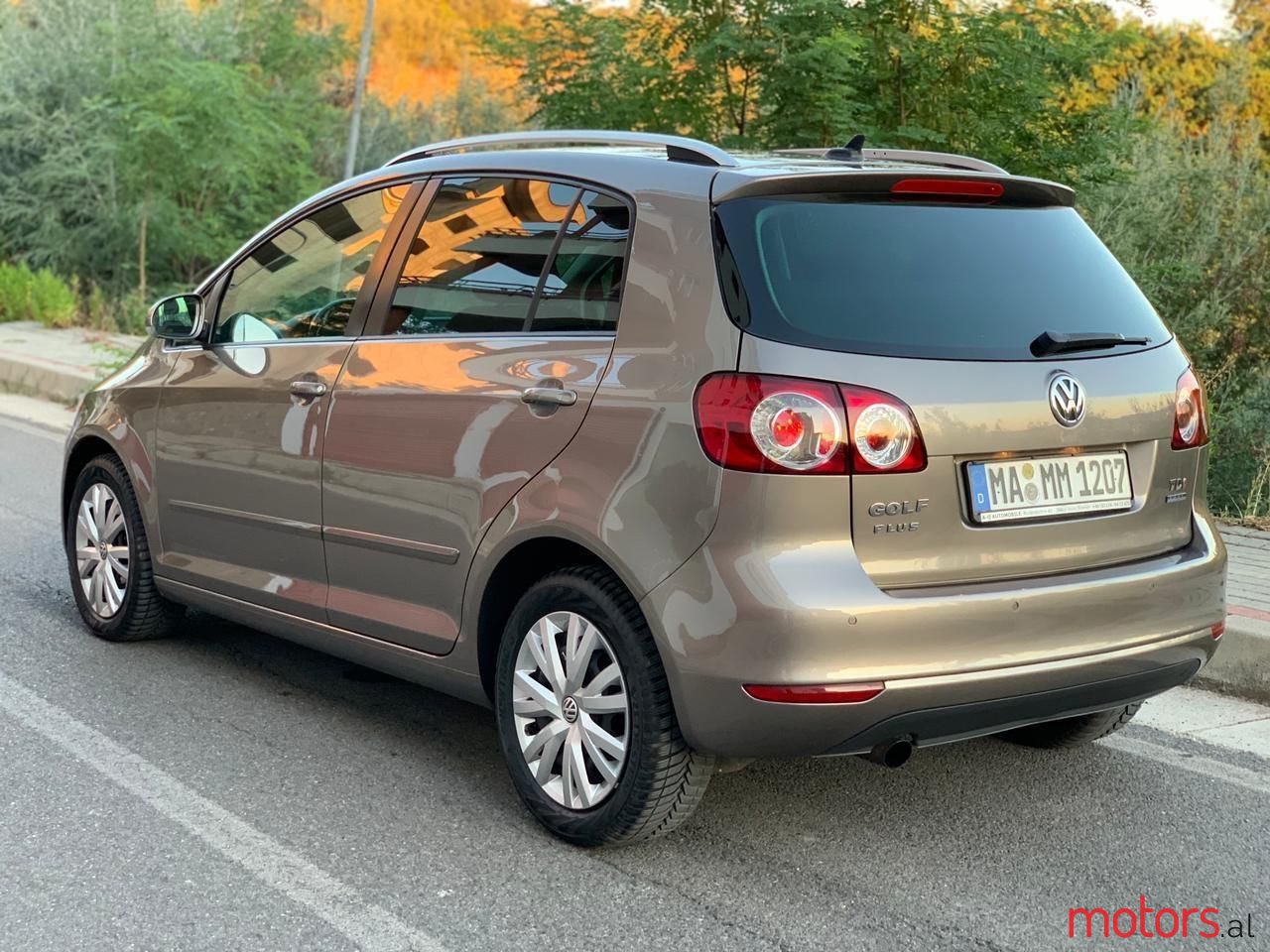 2010' Volkswagen Golf Plus photo #2