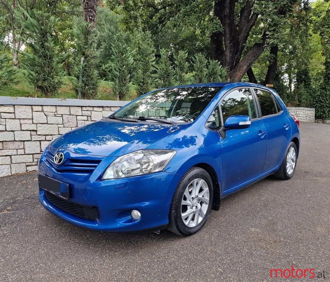 2010' Toyota Auris photo #2