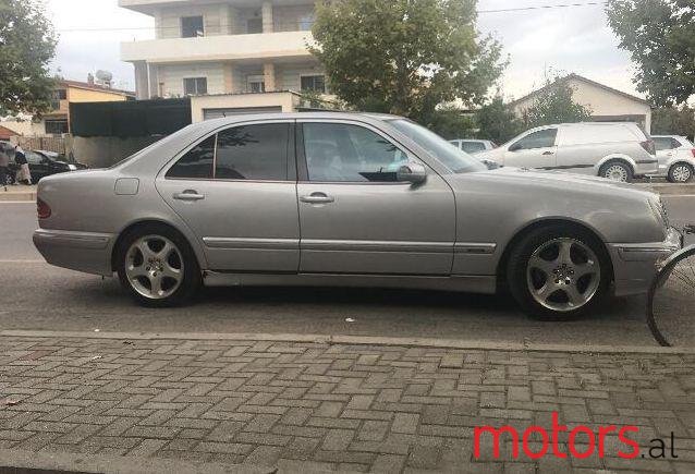 2000' Mercedes-Benz E-Class photo #1