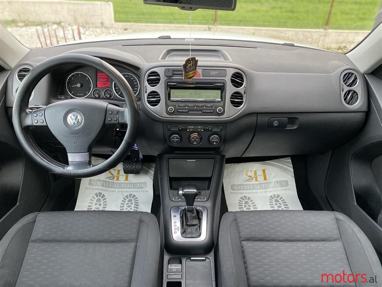 2009' Volkswagen Tiguan photo #2