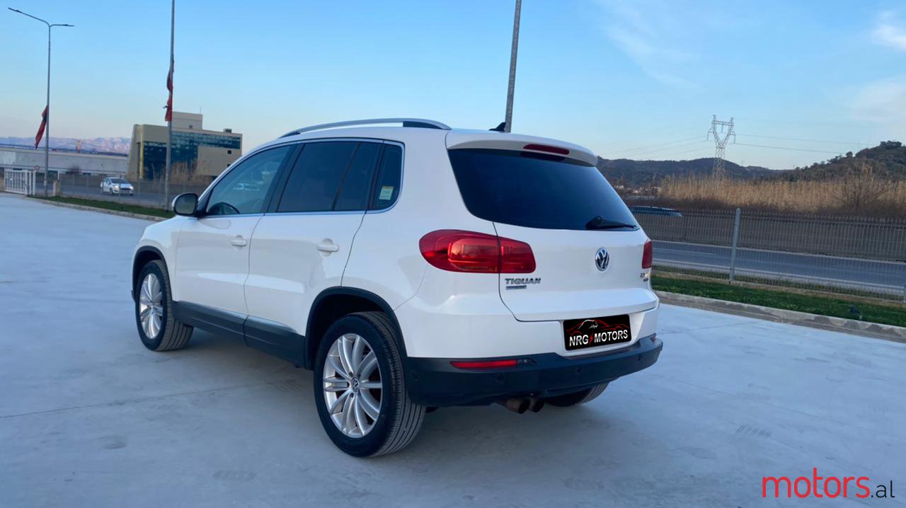 2011' Volkswagen Tiguan photo #4