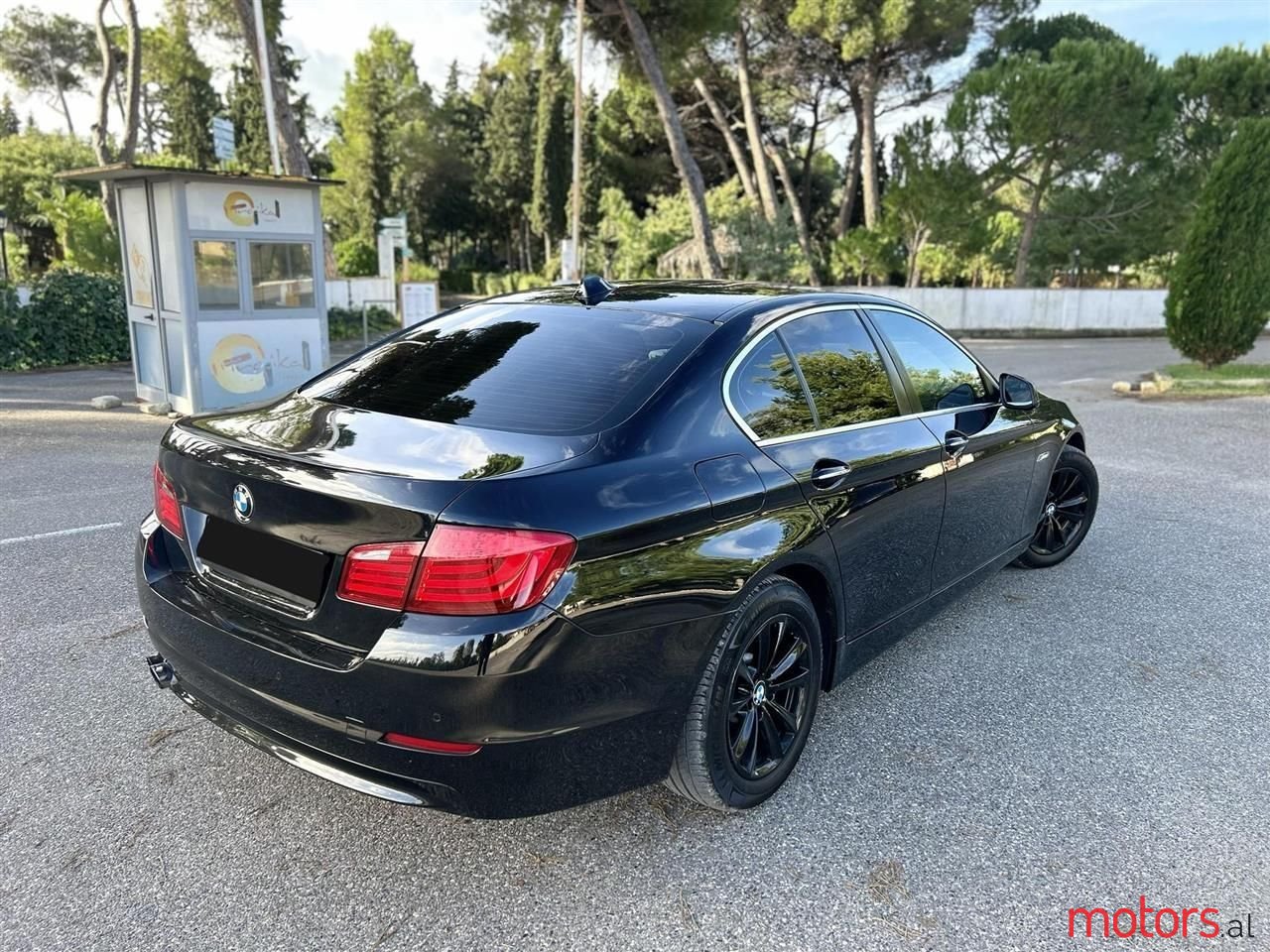 2011' BMW 520 photo #5