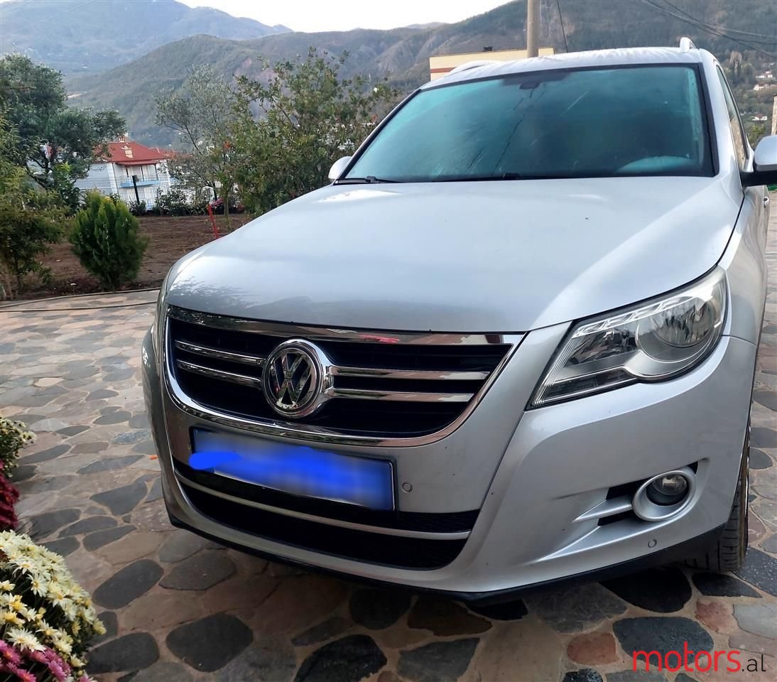 2010' Volkswagen Tiguan photo #1