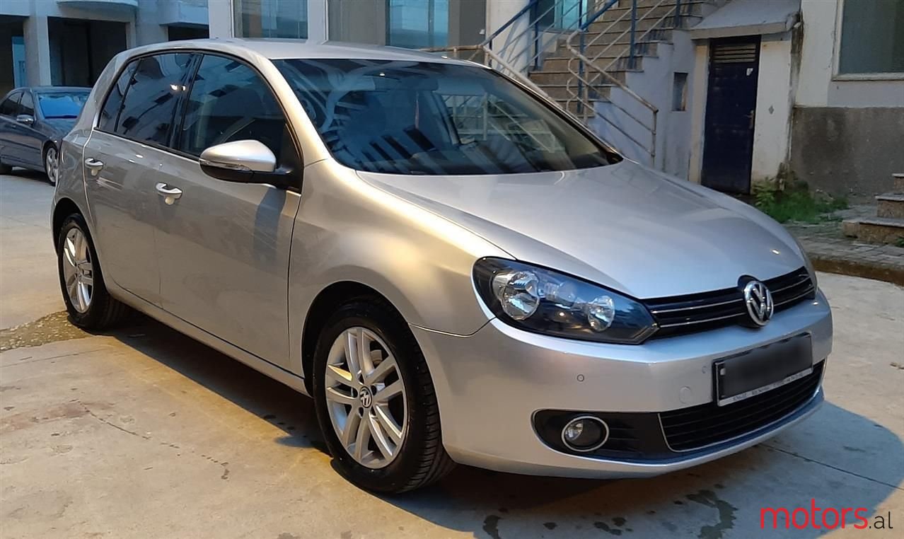 2011' Volkswagen Golf photo #4