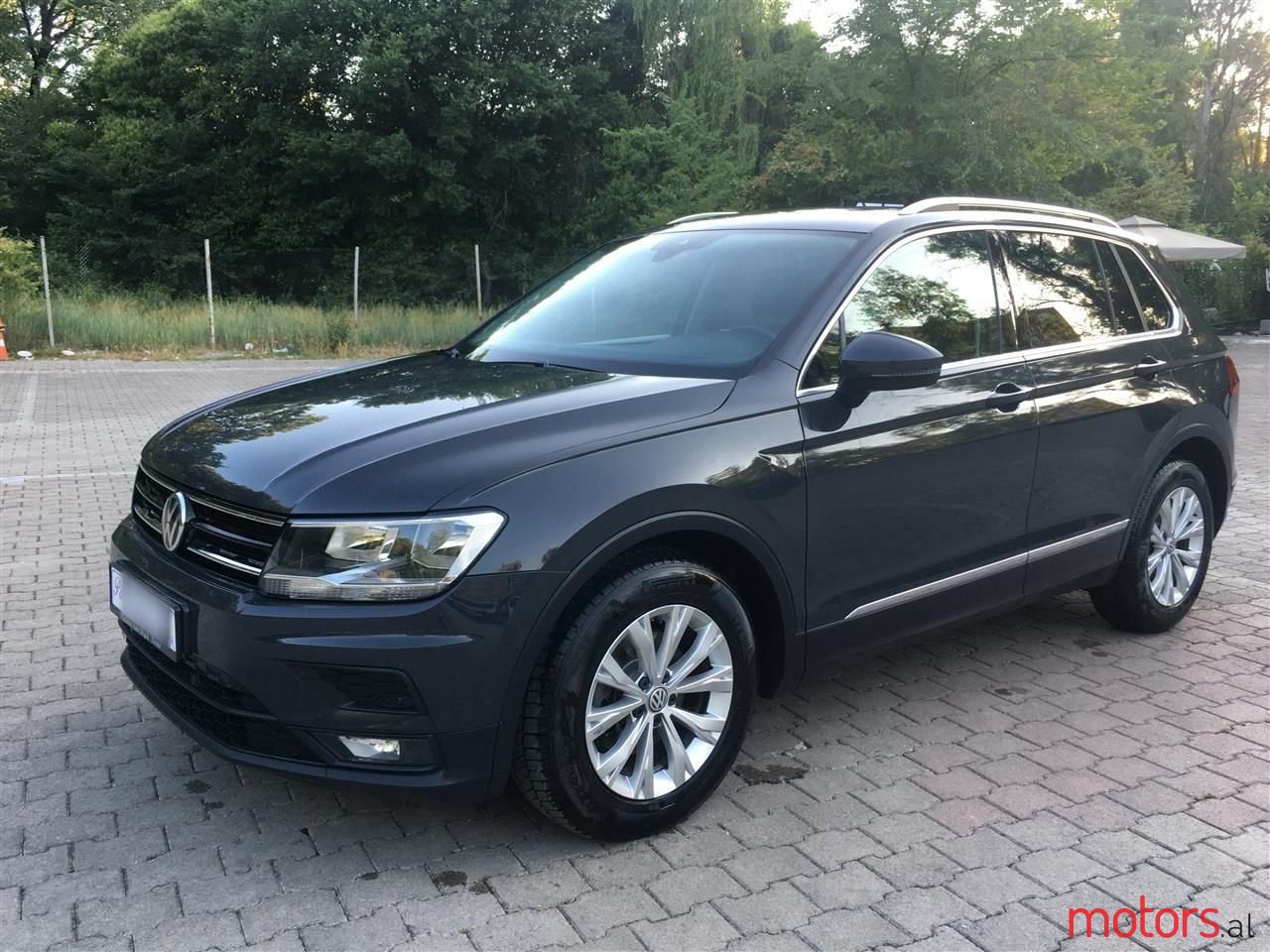 2018' Volkswagen Tiguan photo #4