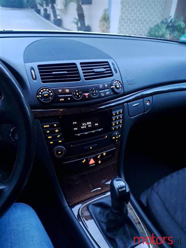 2005' Mercedes-Benz E 200 photo #4