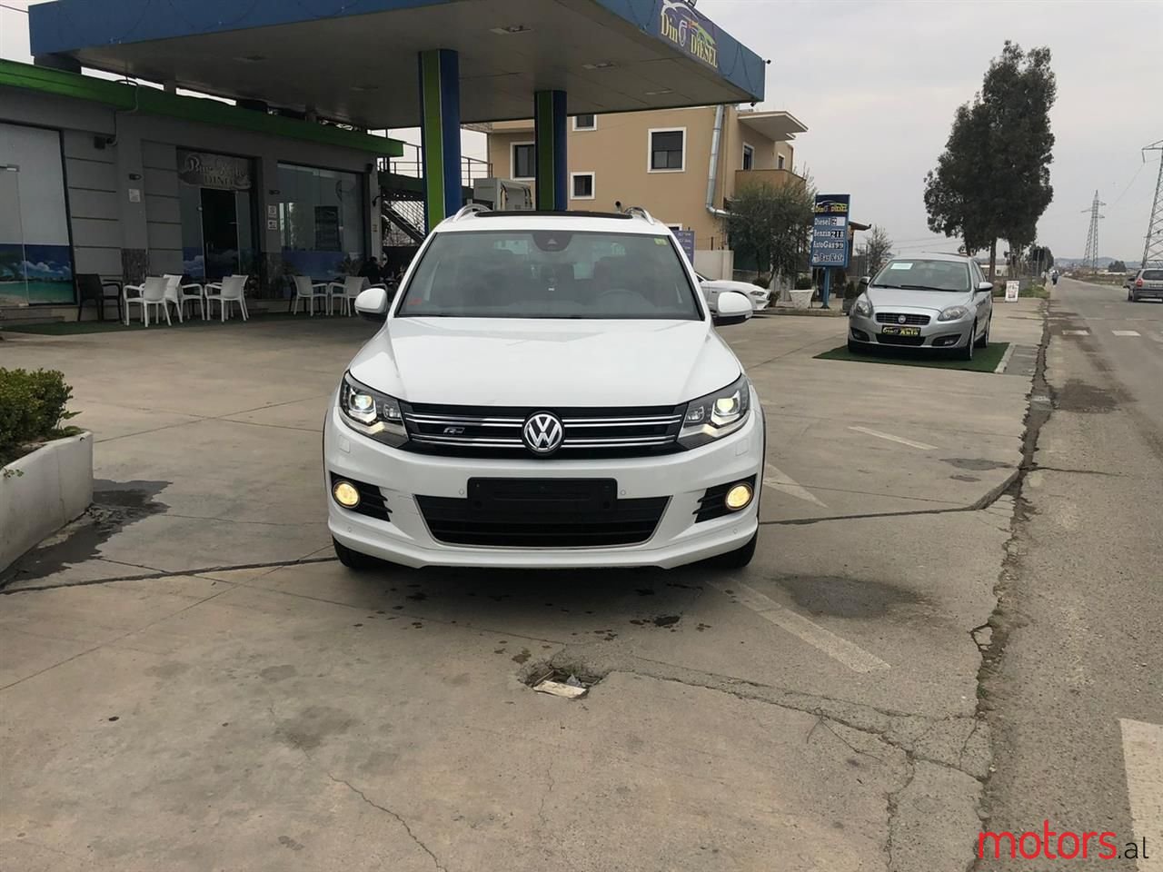 2015' Volkswagen Tiguan photo #1