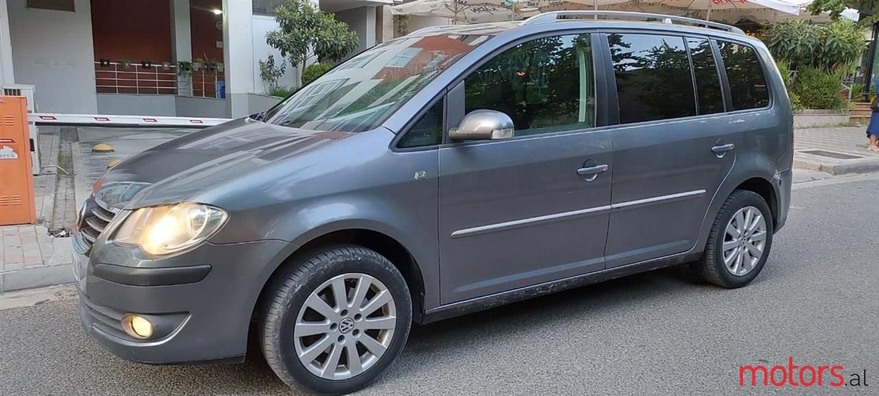 2007' Volkswagen Touran photo #1