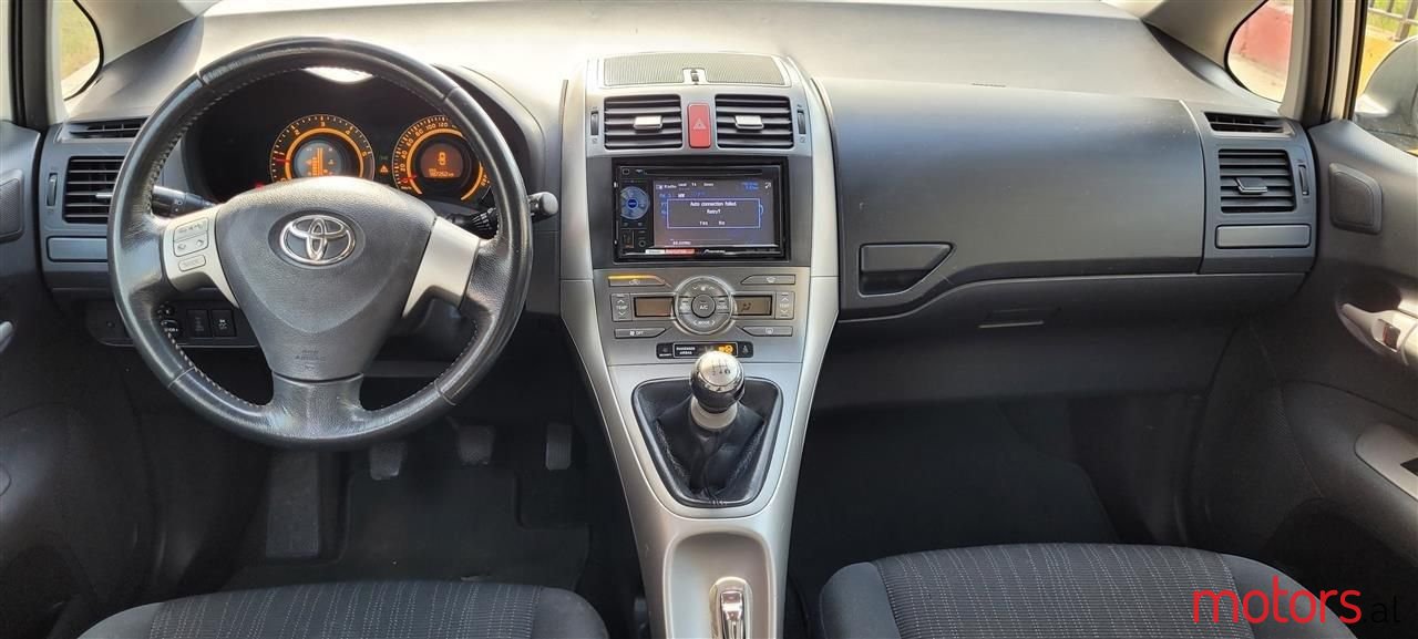 2007' Toyota Auris photo #5