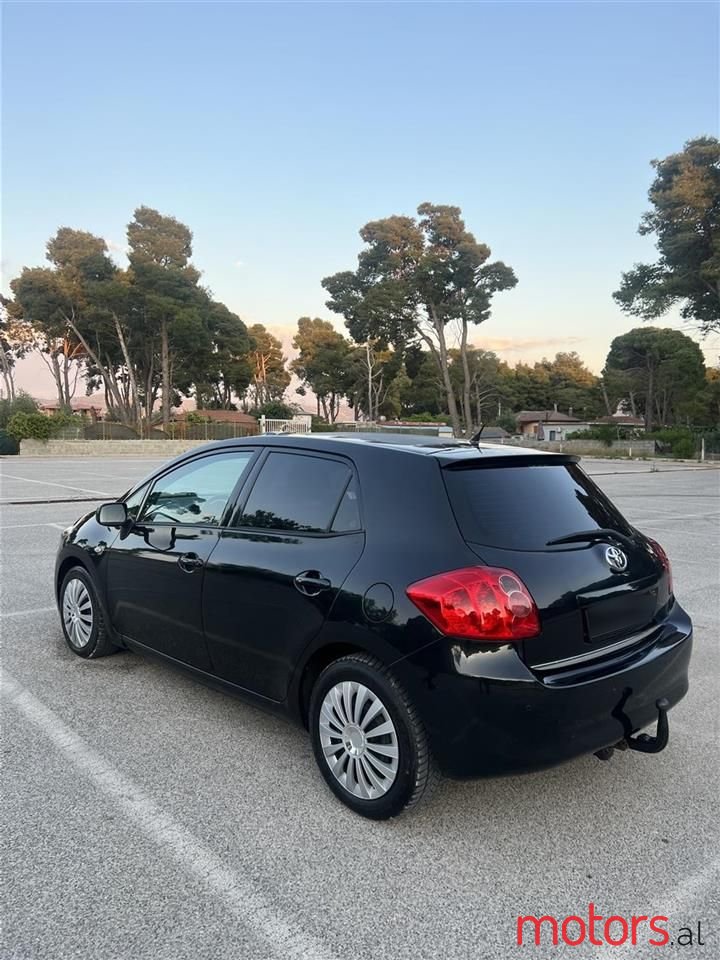 2007' Toyota Auris photo #2