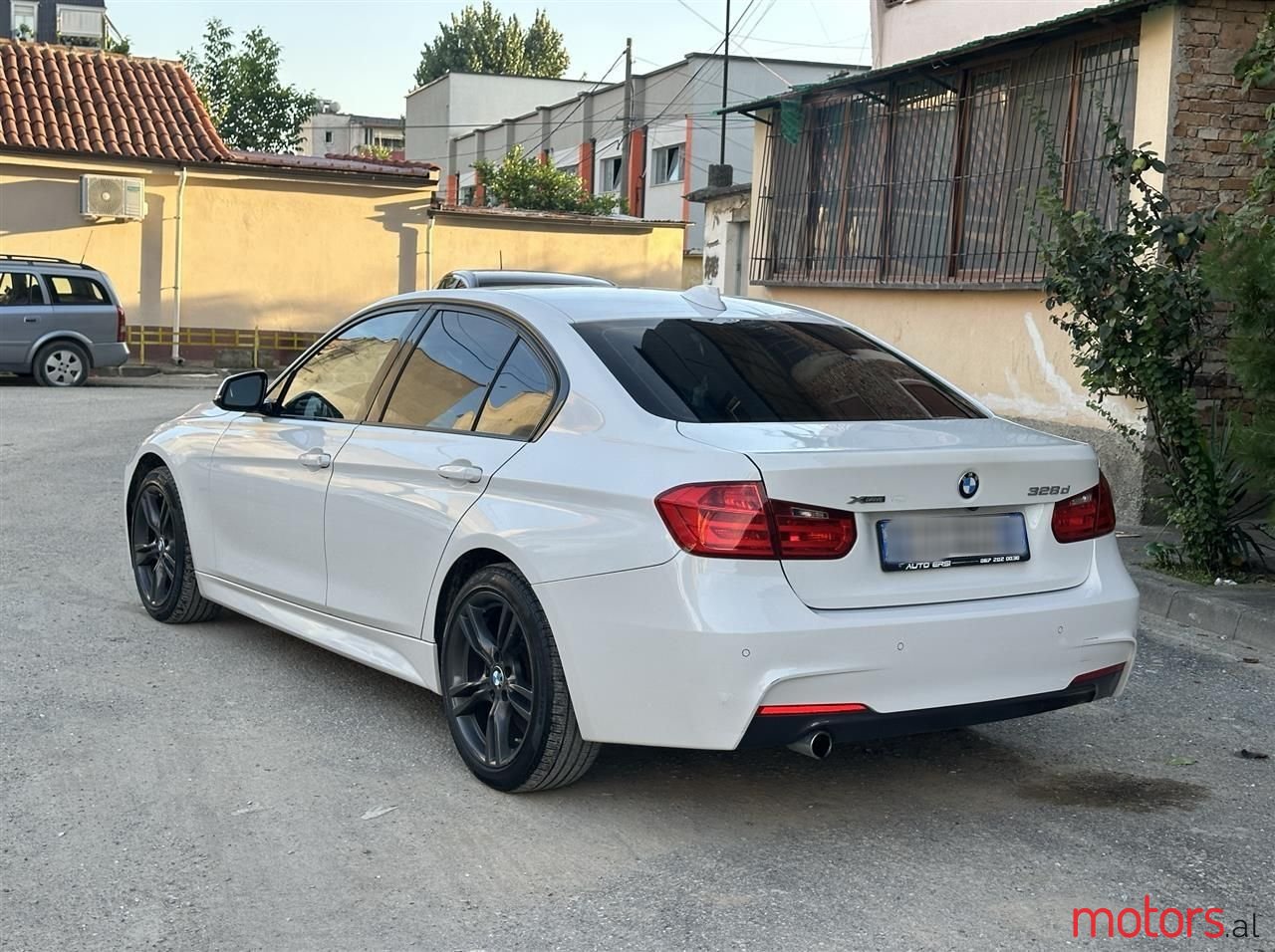 2015' BMW 320 photo #3